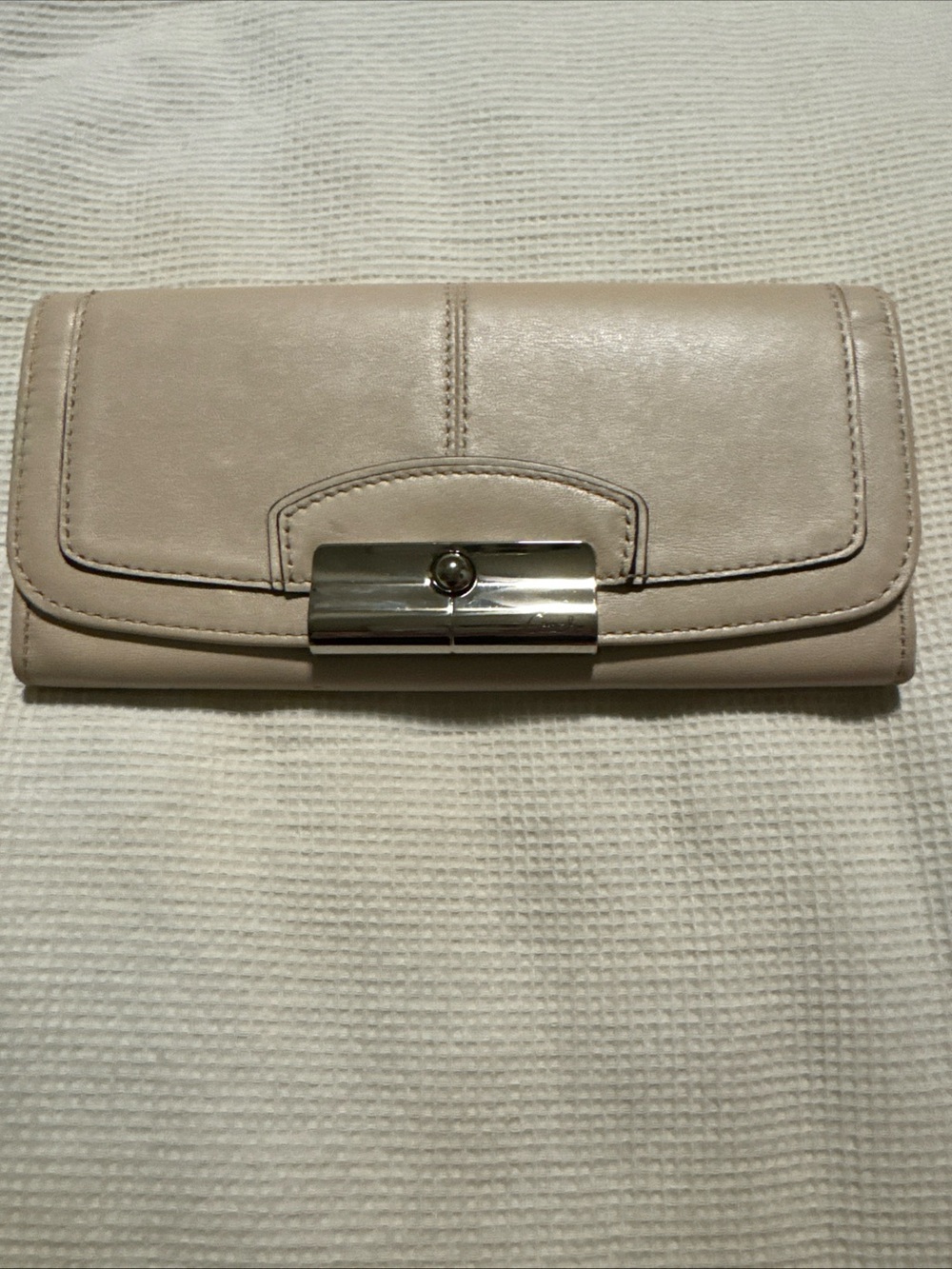 Coach Leather Snap Closure Long Wallet Beige/Nude As Is